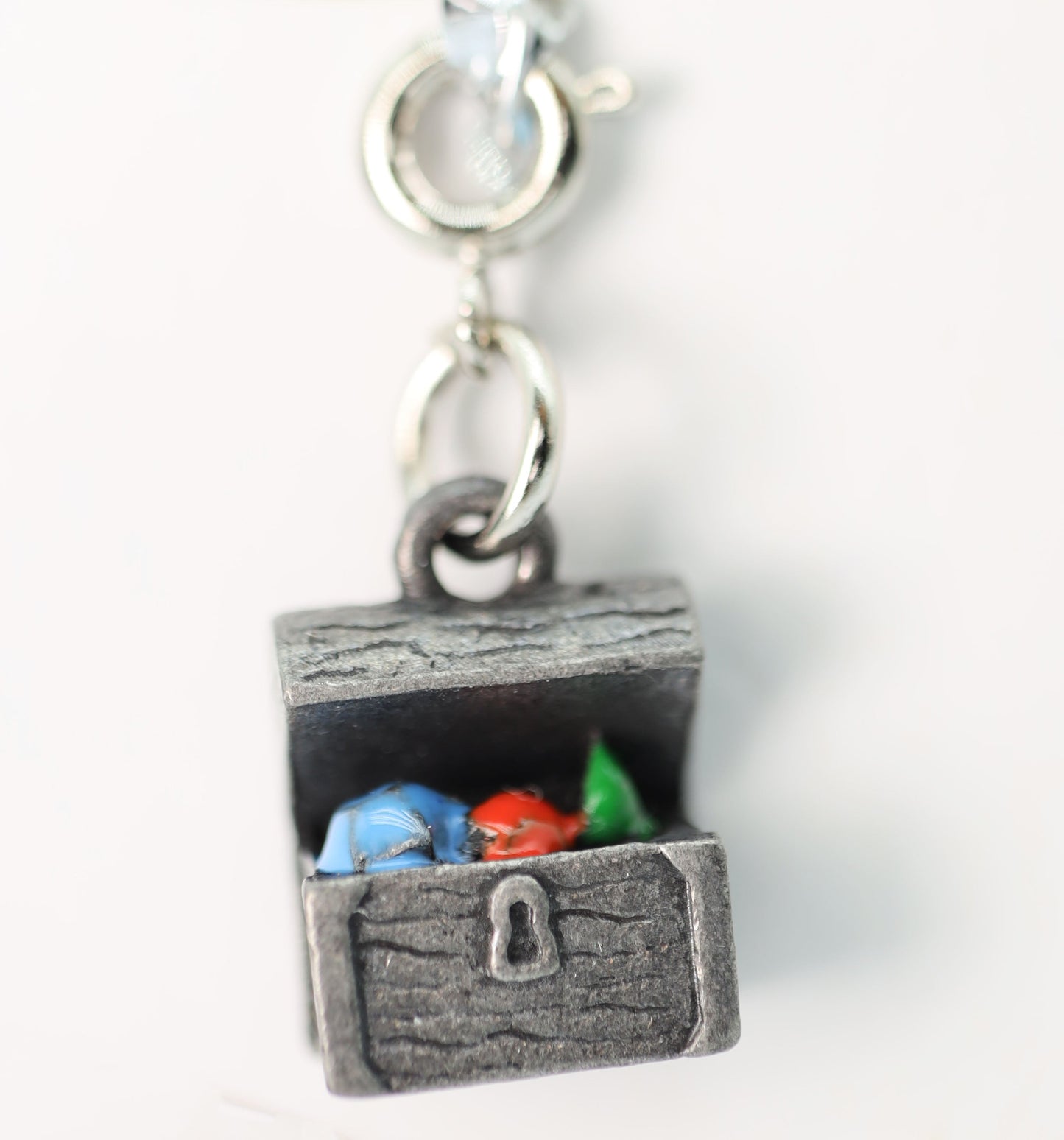 Traveler's Trinkets: Treasure Chest Charm